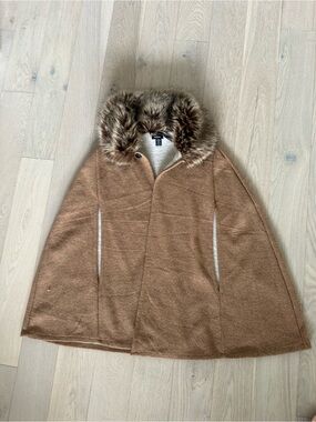 Woman’s Brown Faux Fur Collar Cape Coat